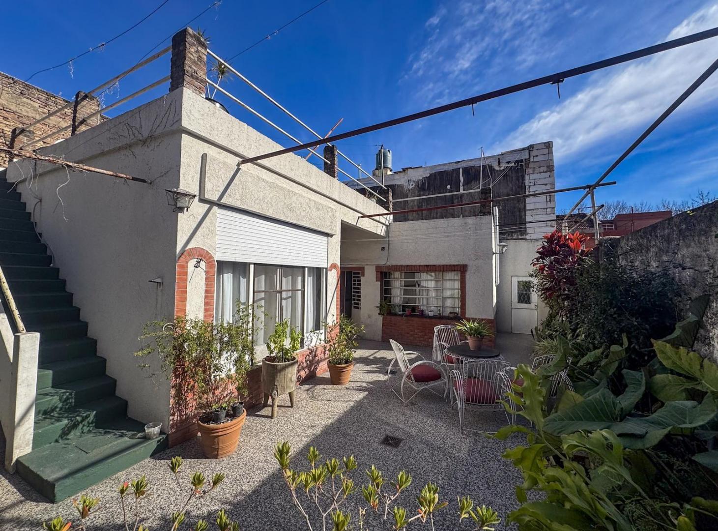 Venta Casa de pasillo. Ayacucho 2300. República de la Sexta