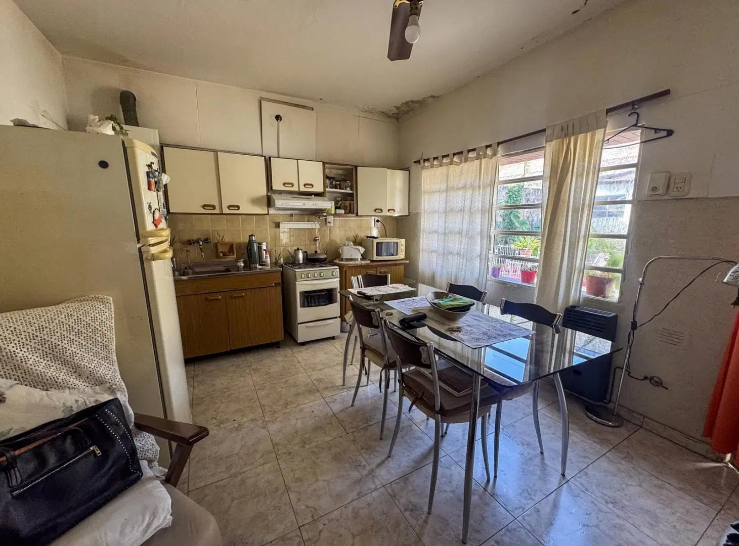 Venta Casa de pasillo. Ayacucho 2300. República de la Sexta 4