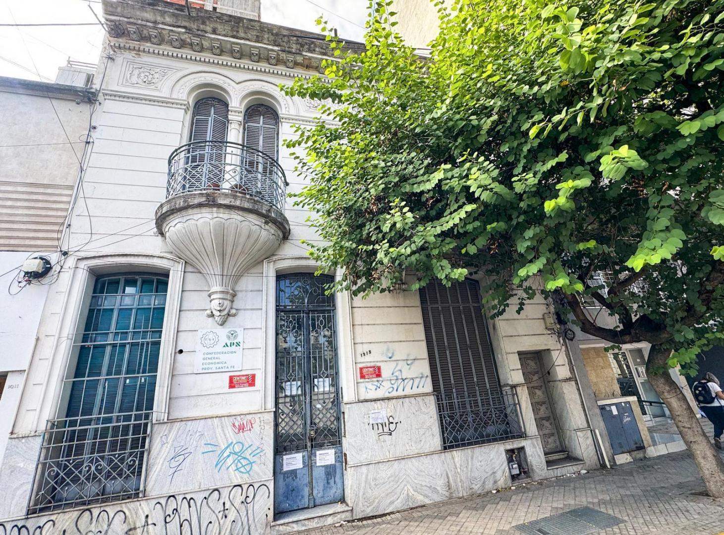 Venta Casa uso institucional/profesional. Presidente Roca y Mendoza