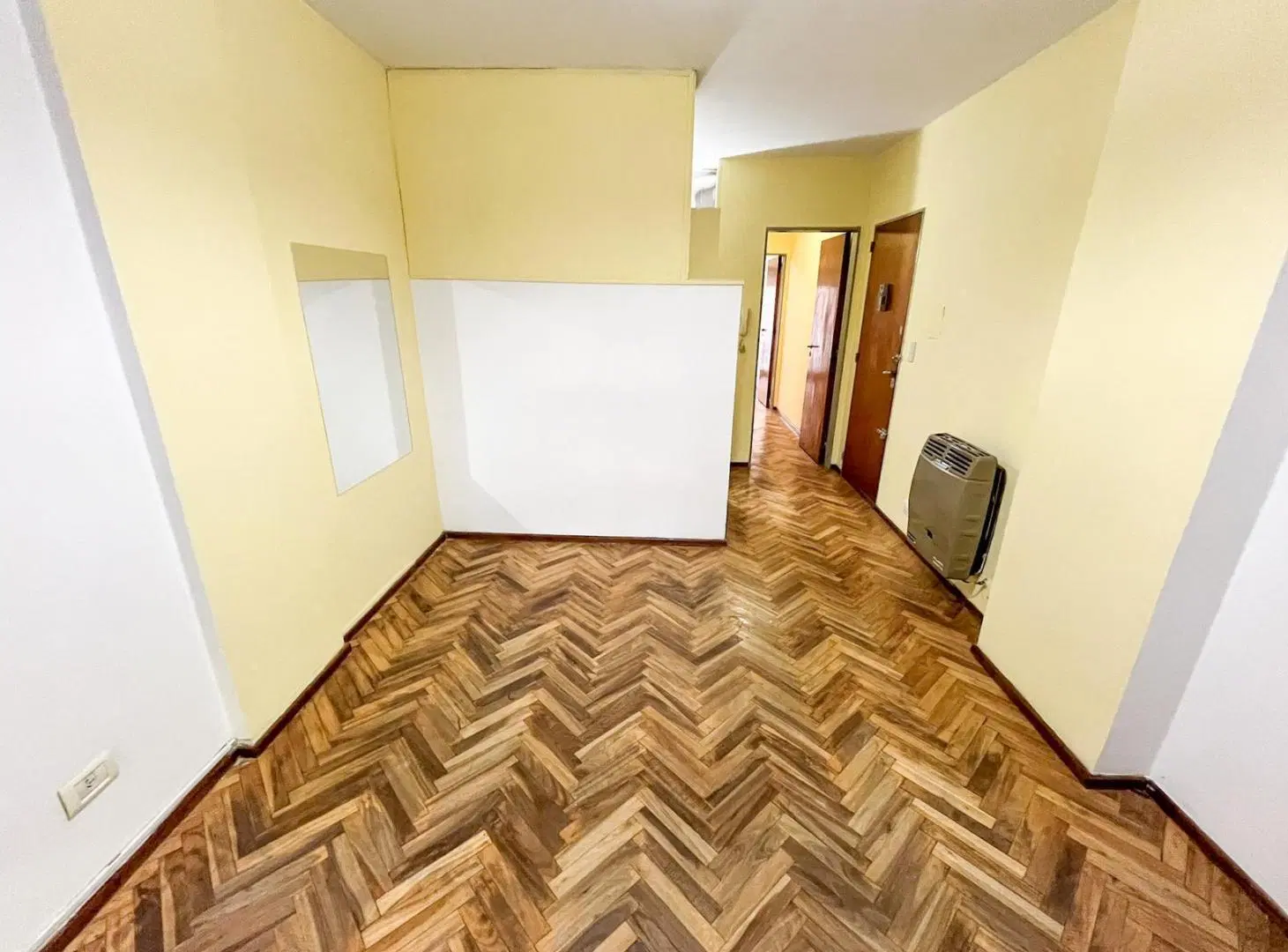 Alquiler Departamento un dormitorio con balcón. Montevideo al 1000 1