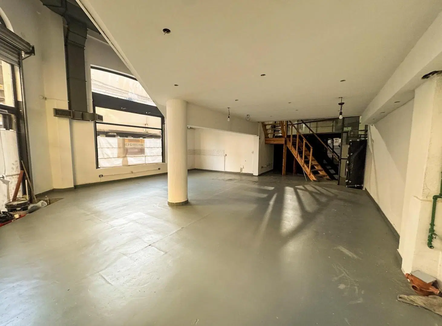 Alquiler Local comercial. Corrientes y Santa Fe. 1