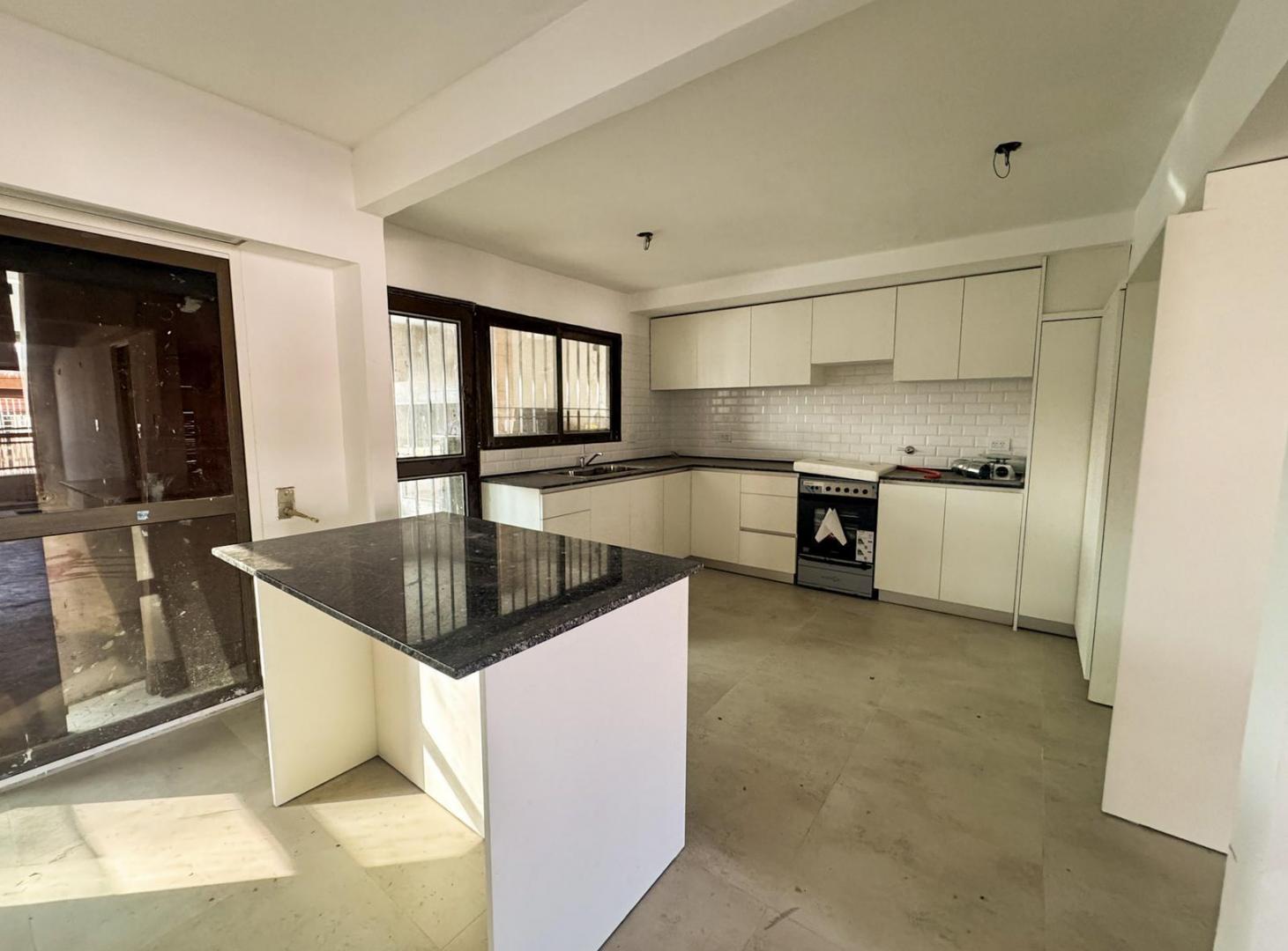 Foto de Venta Casa reciclada en planta alta. Barrio Tiro Suizo, imagen 5