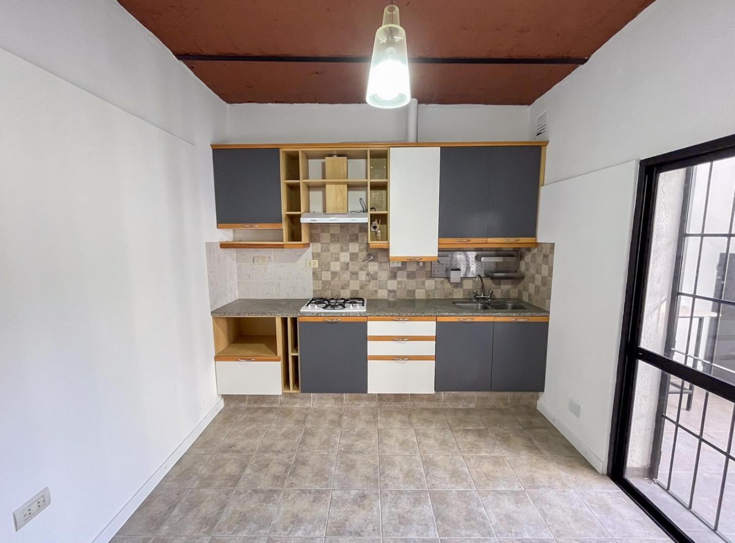 Foto de Alquiler Casa interna única. Uso Profesional/Comercial. Barrio, imagen 2