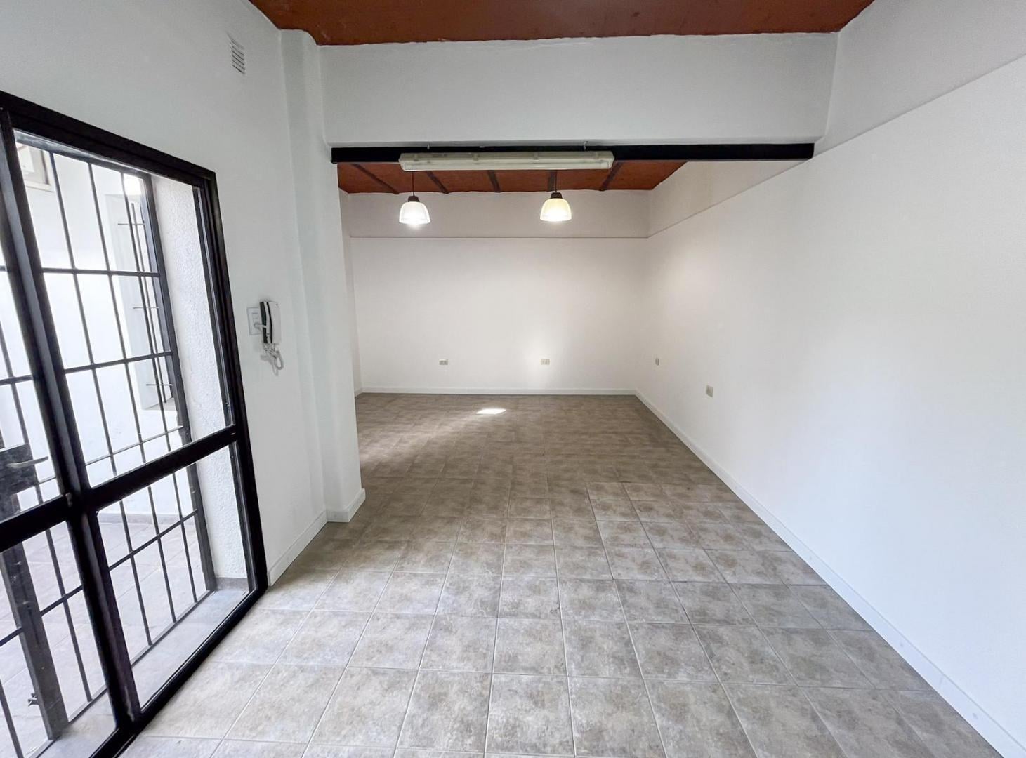 Foto de Alquiler Casa interna única. Uso Profesional/Comercial. Barrio, imagen 1