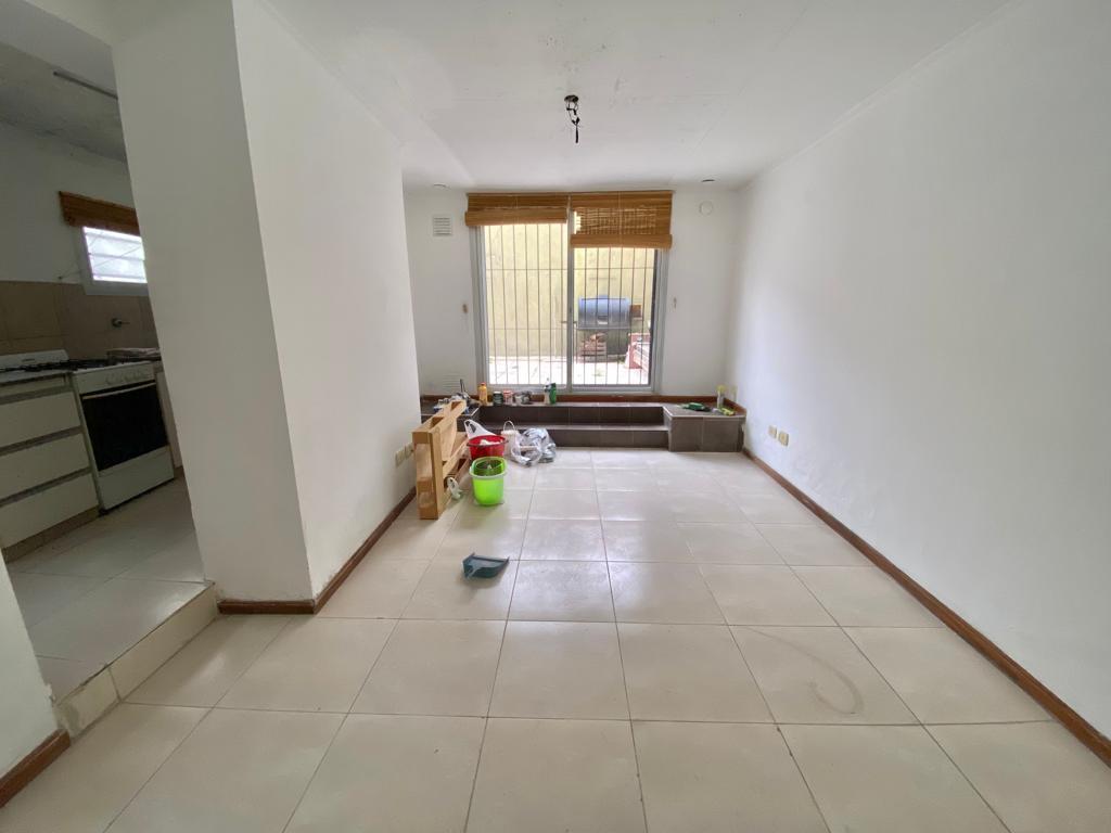 Foto de Alquiler Departamento Duplex De Pasillo 1 Dormitorio - Barrio Martin, imagen 3