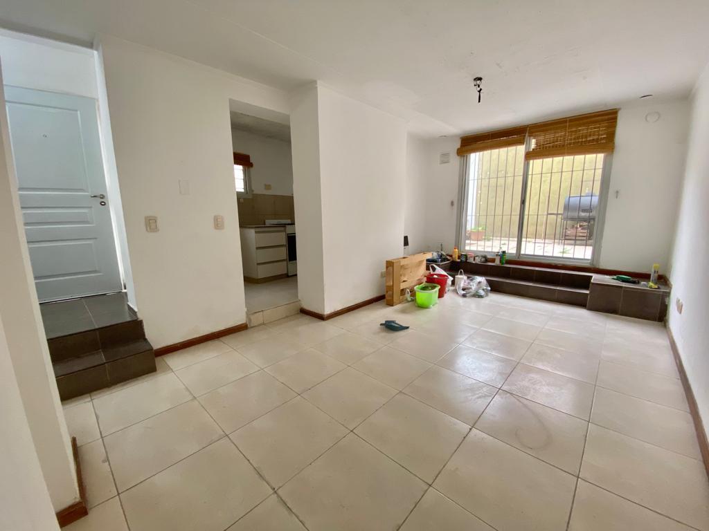 Foto de Alquiler Departamento Duplex De Pasillo 1 Dormitorio - Barrio Martin, imagen 2