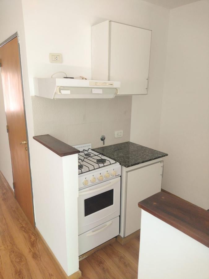 Foto de Alquiler Departamento 1 Dormitorio al frente con balcón . Barrio Luis, imagen 5