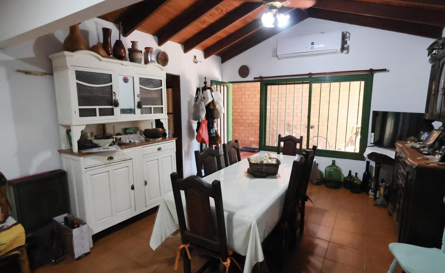 Foto de Venta Casa tres dormitorios con pileta. Camilo Aldao y Bv. Segui., imagen 2