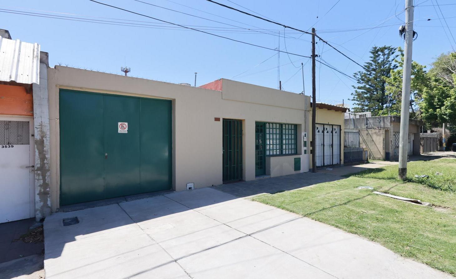 Foto de Venta Casa tres dormitorios con pileta. Camilo Aldao y Bv. Segui., imagen 1