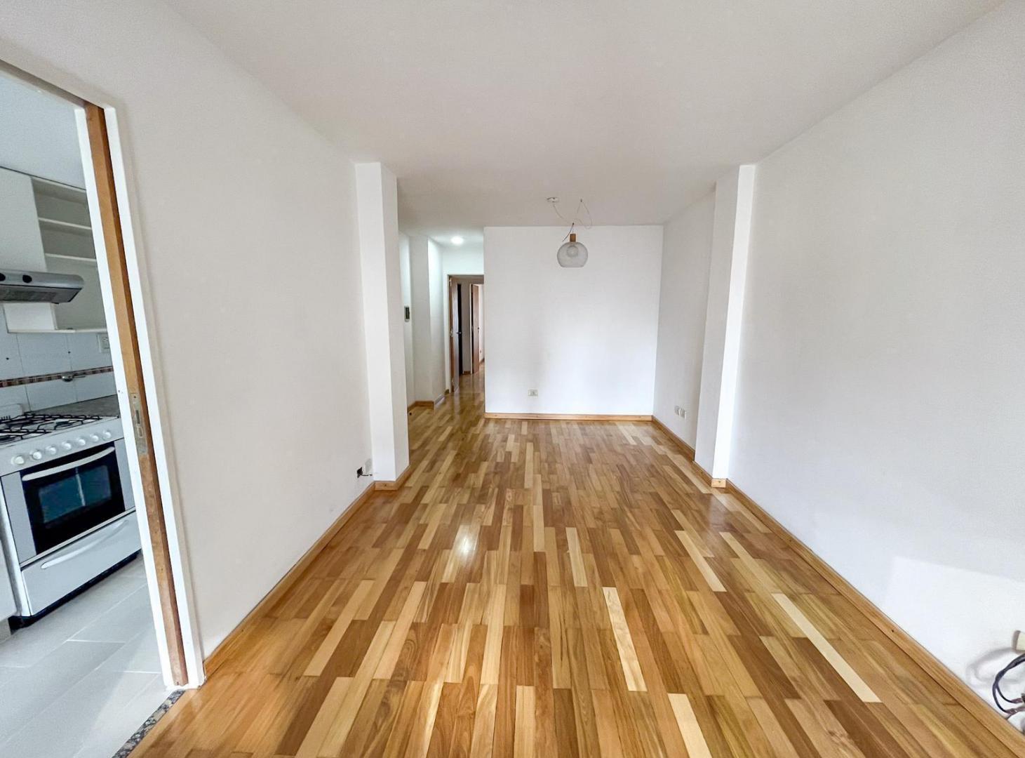 Foto de Alquiler Departamento dos dormitorios con cochera. Balcarce y Brown, imagen 5