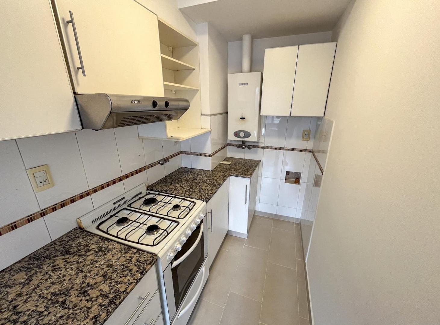 Foto de Alquiler Departamento dos dormitorios con cochera. Balcarce y Brown, imagen 2