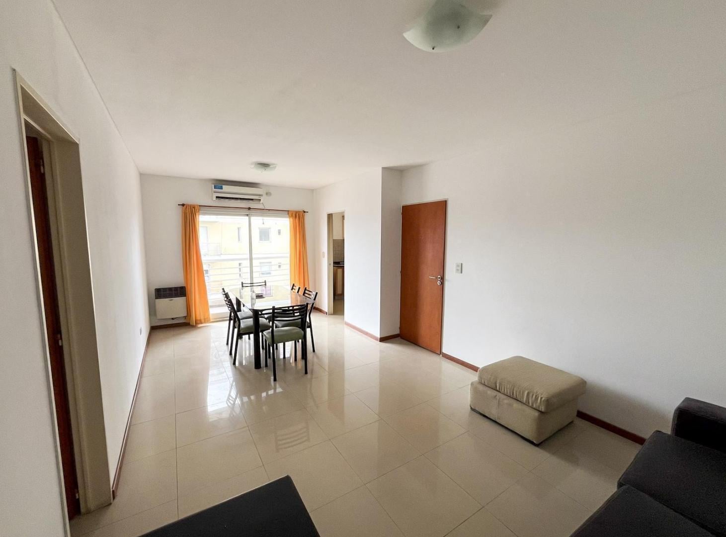 Foto de Alquiler Departamento dos dormitorios al frente con balcón. 27 de, imagen 1