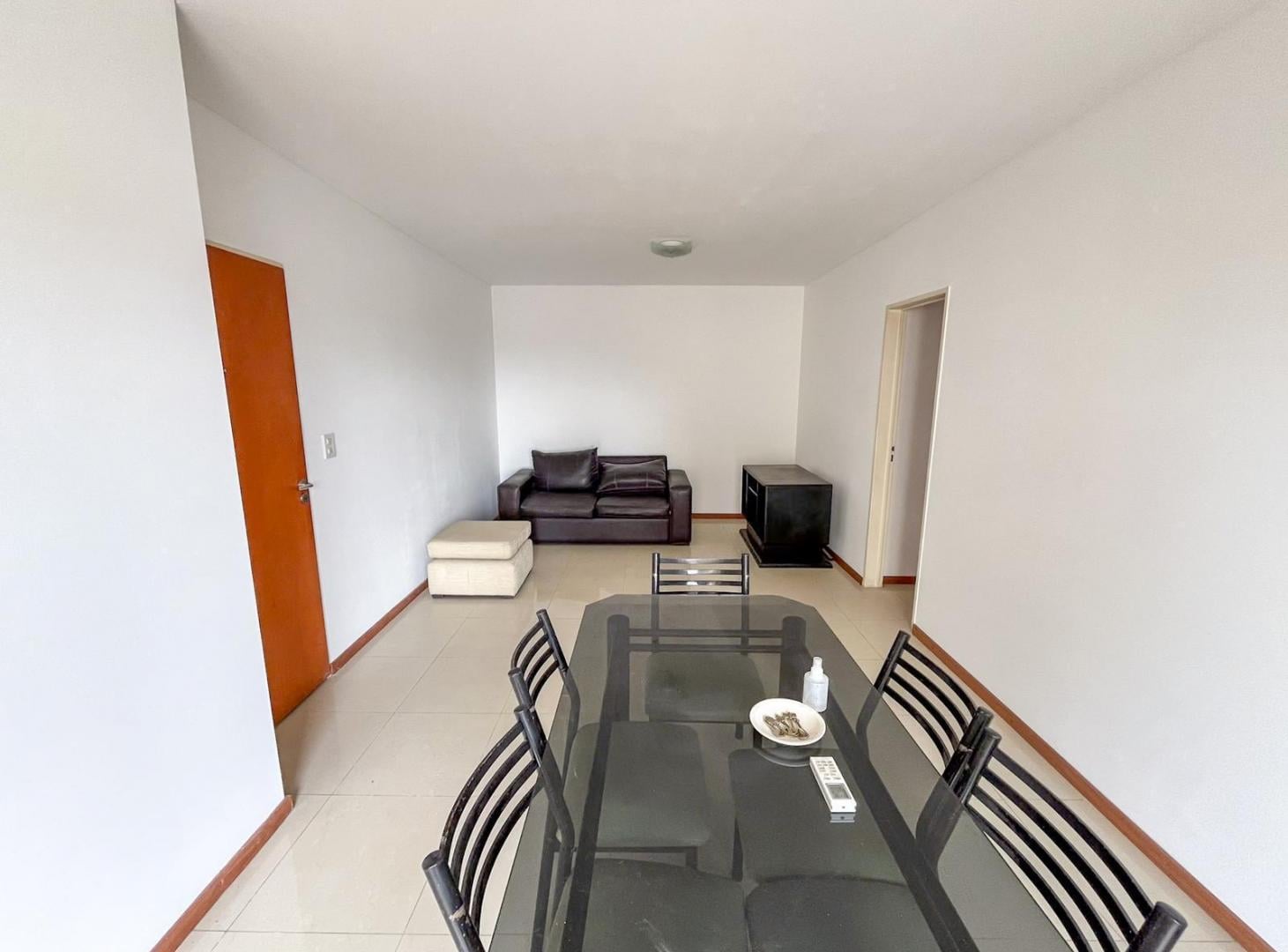 Foto de Alquiler Departamento dos dormitorios al frente con balcón. 27 de, imagen 3