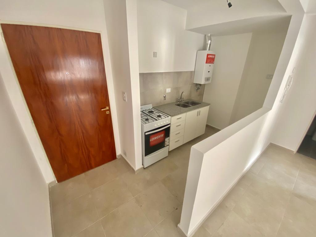 Foto de Alquiler Departamento un dormitorio con balcón. Maipú y San Luis, imagen 3