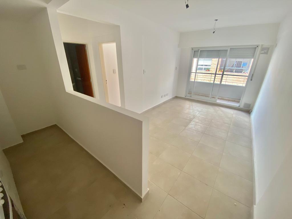 Foto de Alquiler Departamento un dormitorio con balcón. Maipú y San Luis, imagen 4