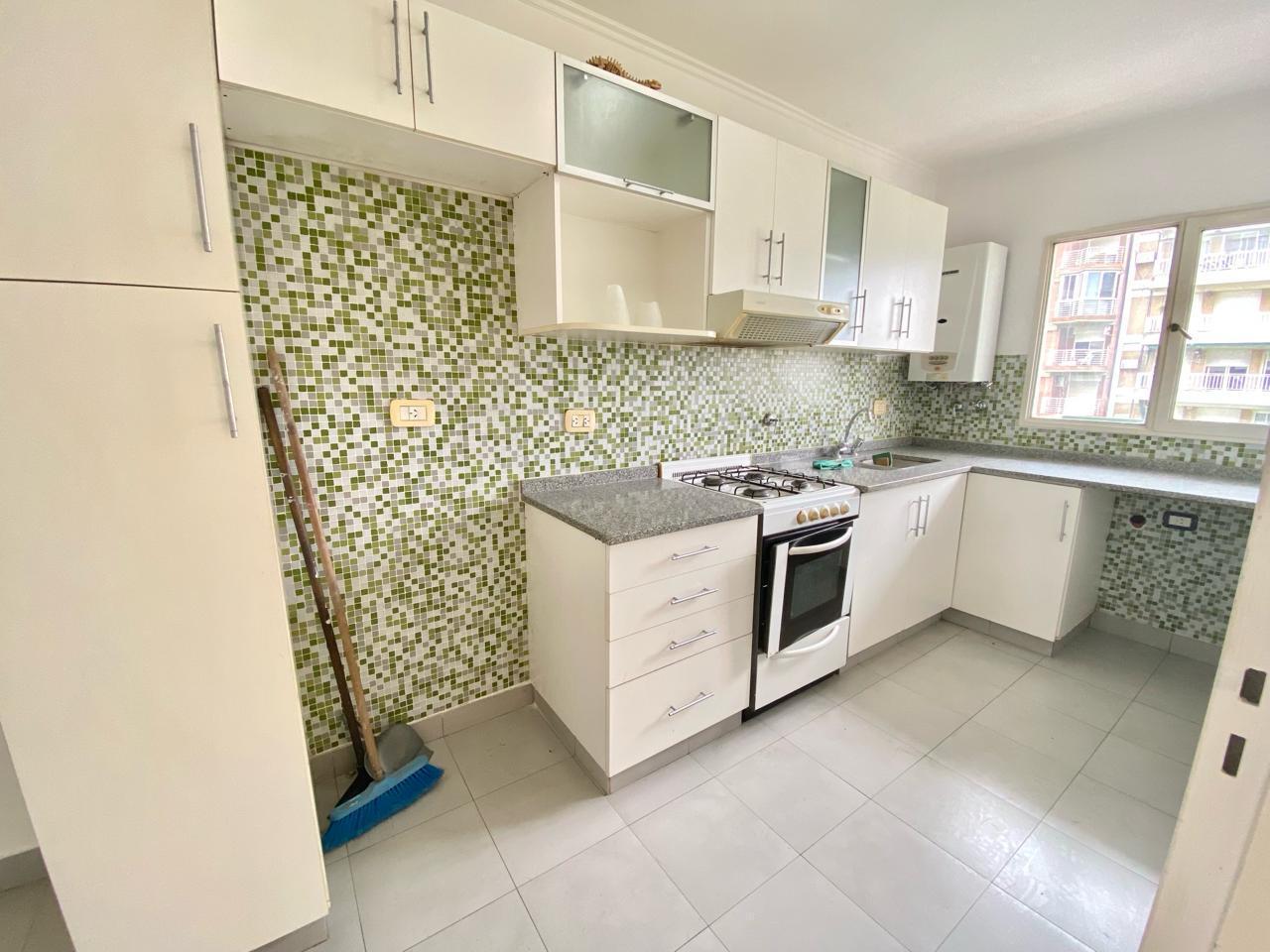 Foto de Alquiler Departamento un dormitorio al frente con balcón. Pellegrini al, imagen 3