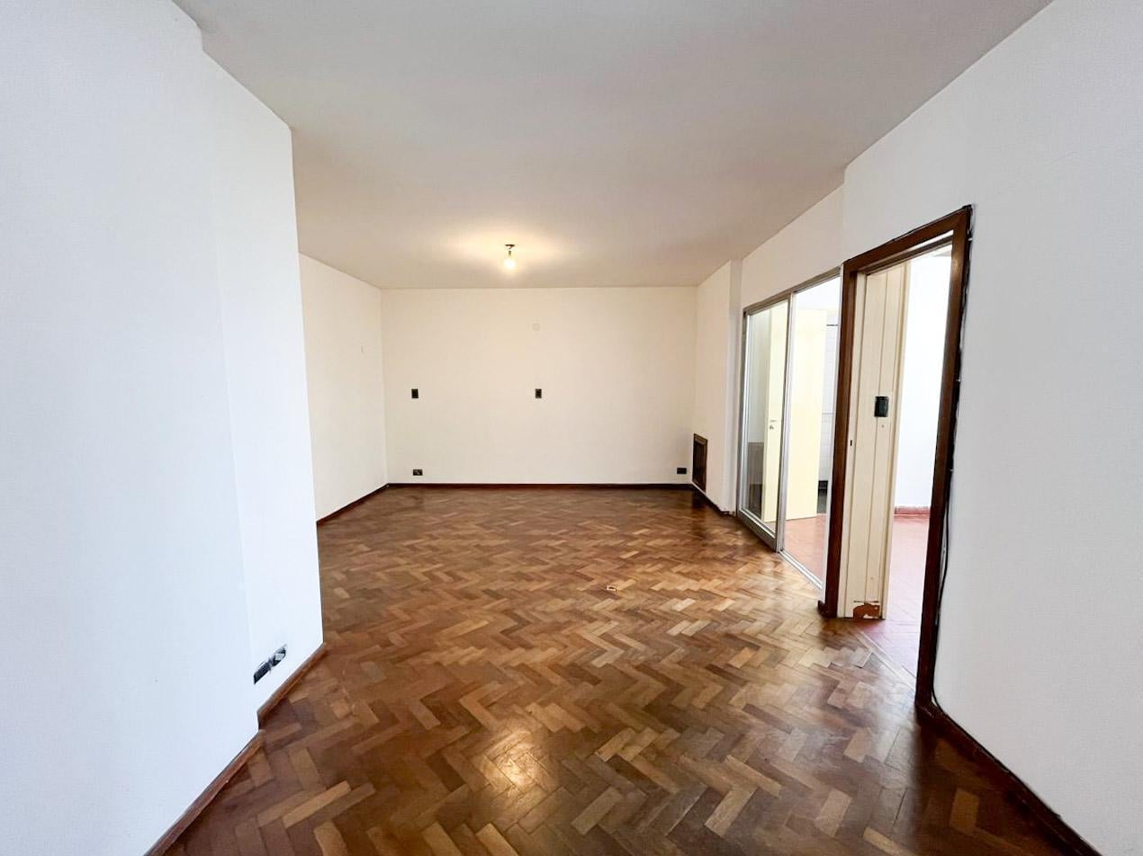 Foto de Alquiler Departamento 1 Dormitorio con Balcón - Zona Plaza Pringles, imagen 1