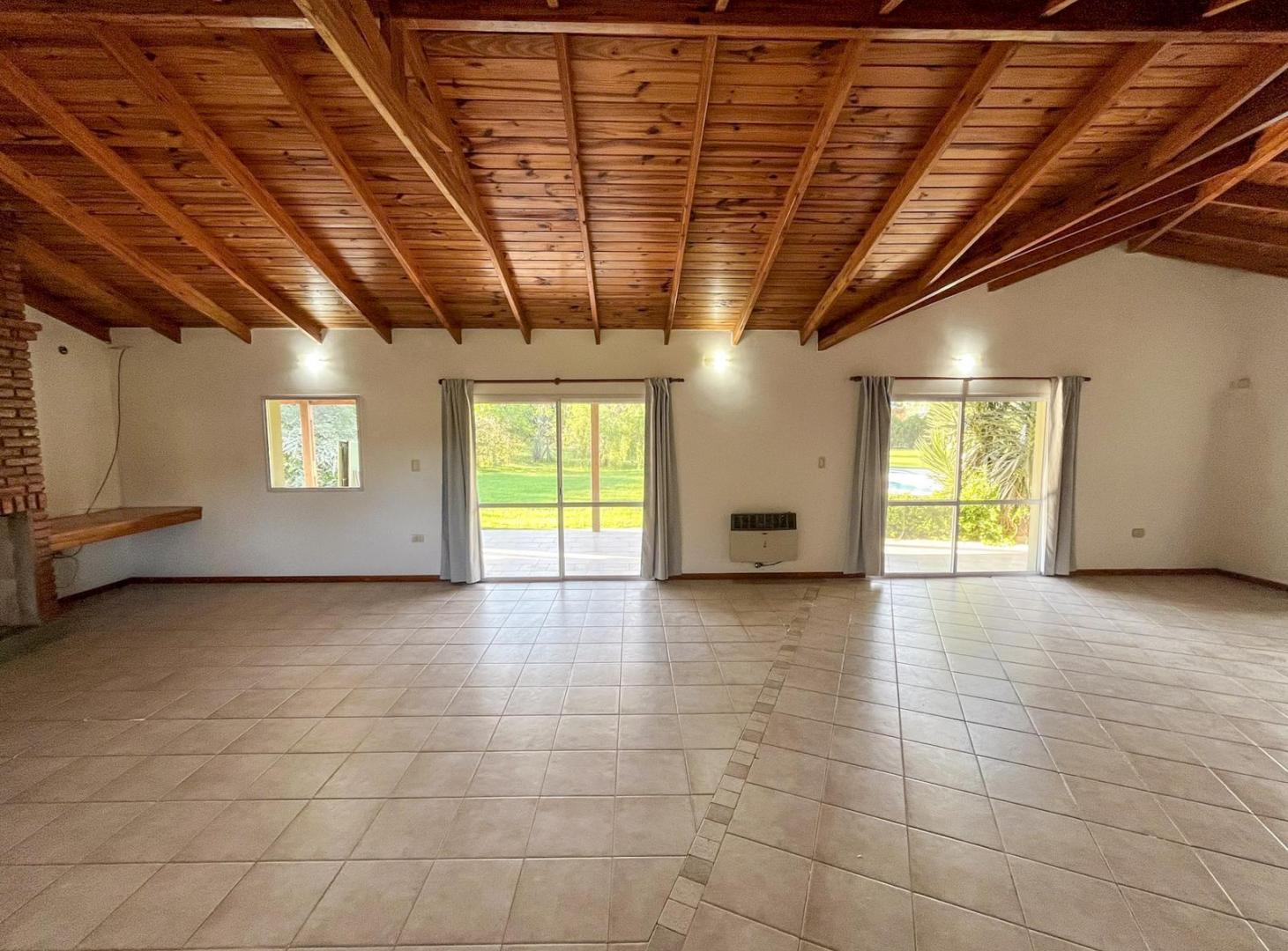 Foto de Alquiler Casa cuatro dormitorios - Barrio Cerrado Los Raigales, imagen 1