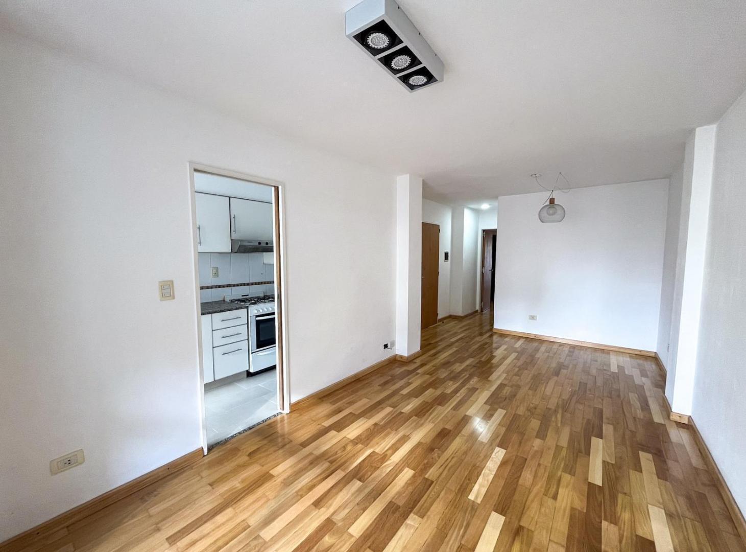 Foto de Alquiler Departamento dos dormitorios con cochera. Balcarce y Brown, imagen 4