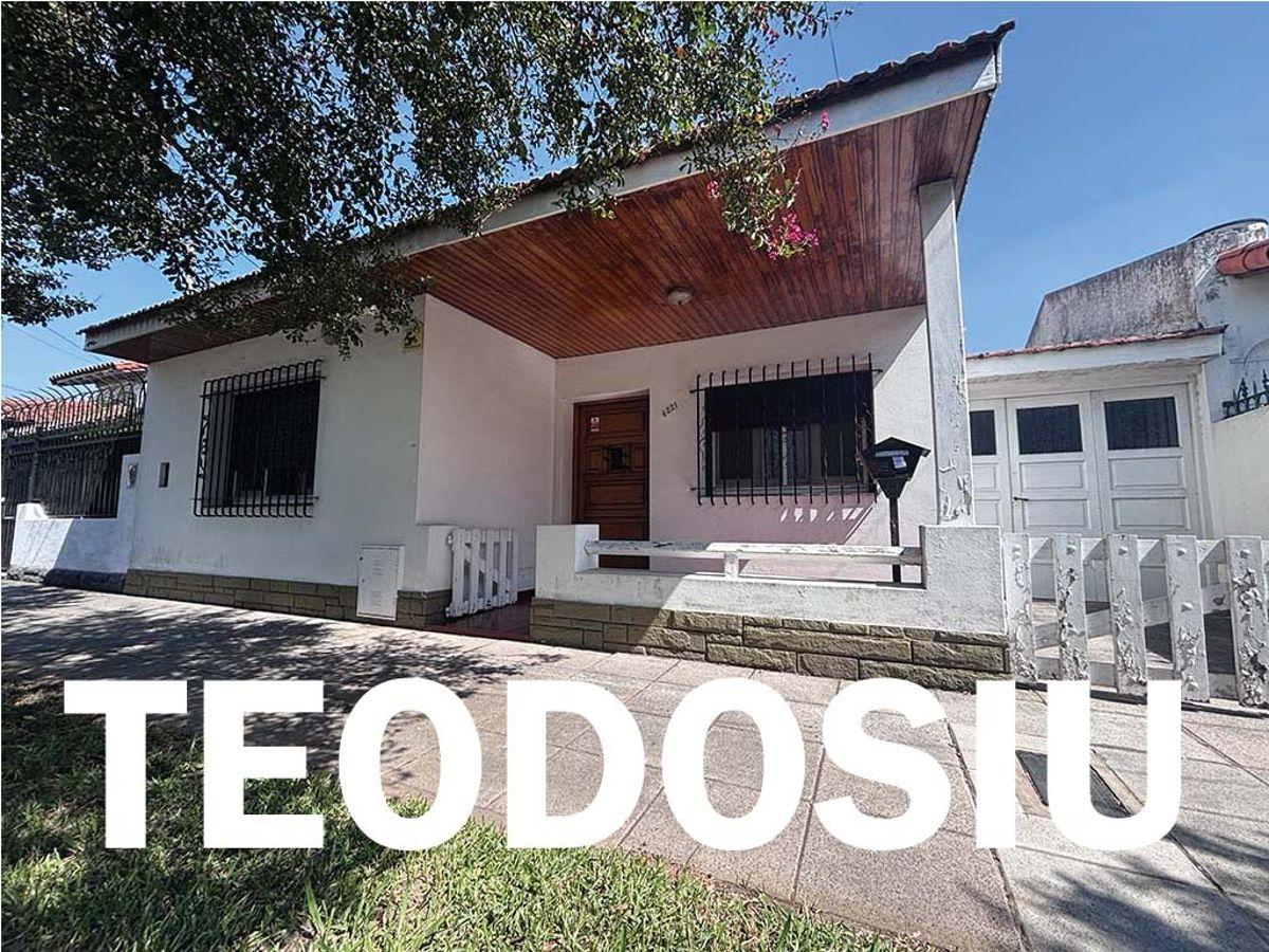 Casa 3 Ambientes con Fondo // Apto Crédito