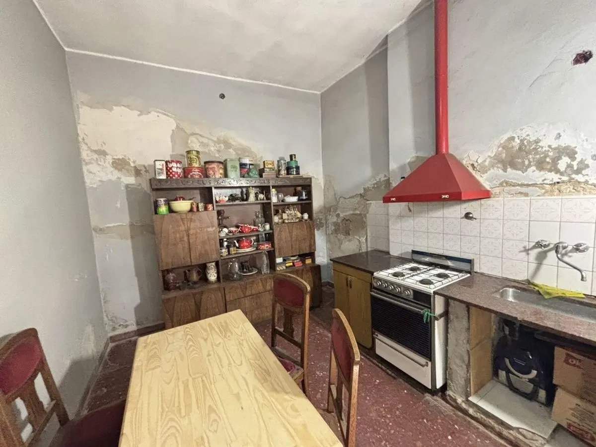 A REFACCIONAR // HERMOSA OPORTUNIDAD. Fondo de 80 m2 3