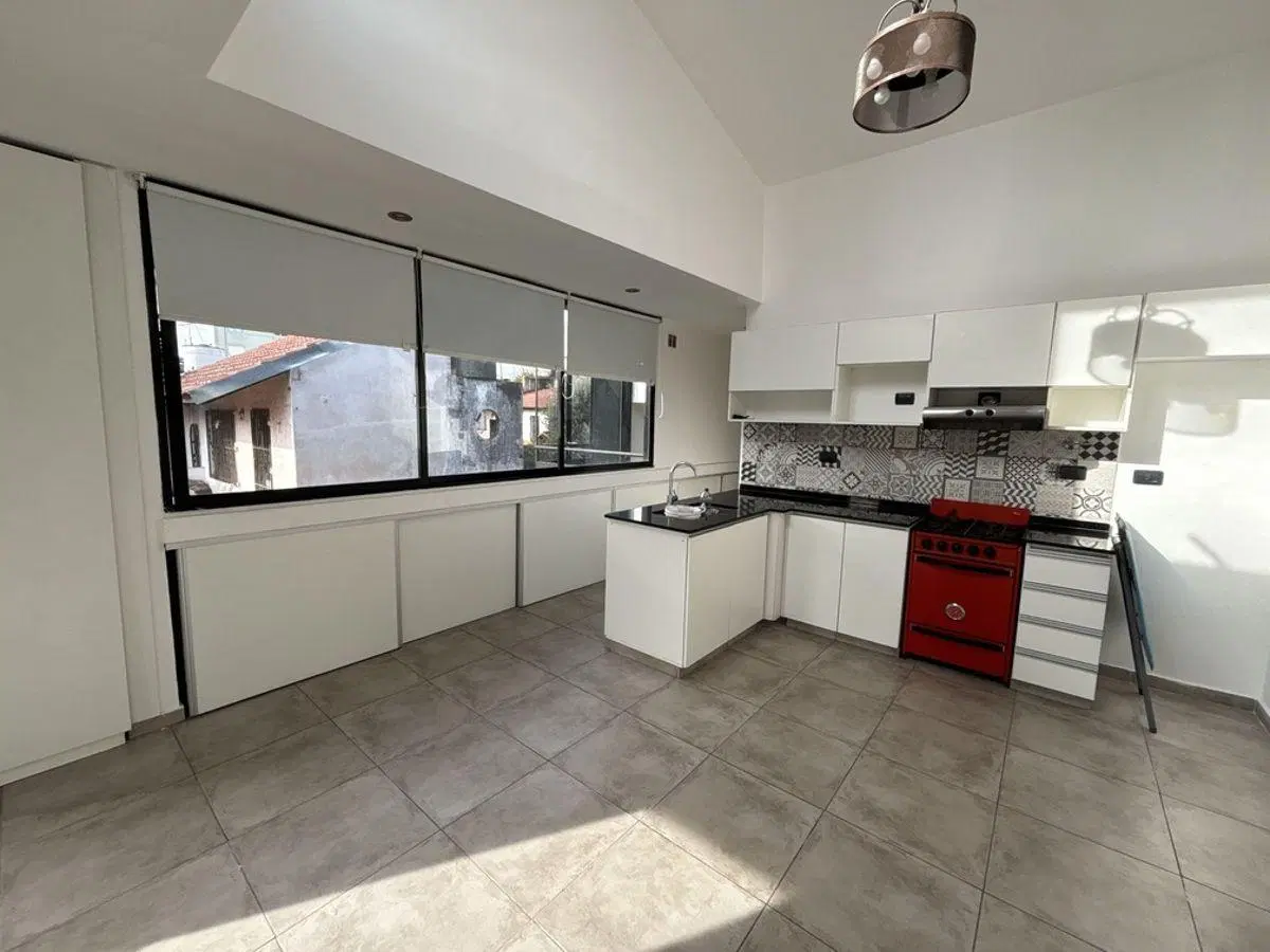 HERMOSO 3 AMBIENTES CON 2 COCHERAS // No paga expensas 5