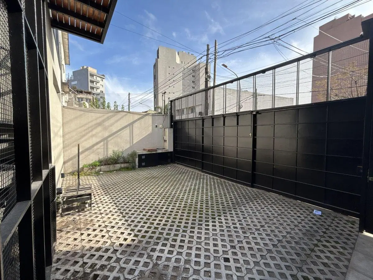 HERMOSO 3 AMBIENTES CON 2 COCHERAS // No paga expensas 5