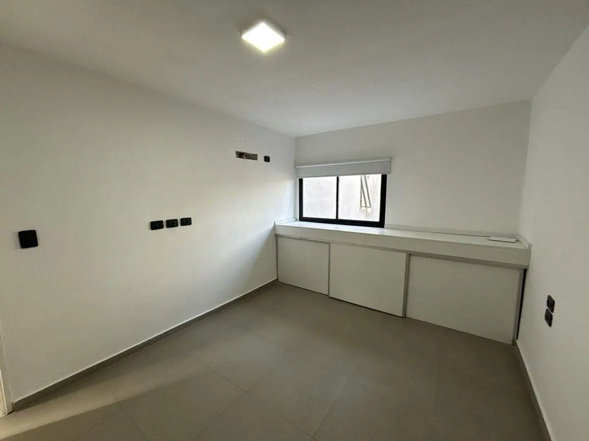 HERMOSO 3 AMBIENTES CON 2 COCHERAS // No paga expensas 3