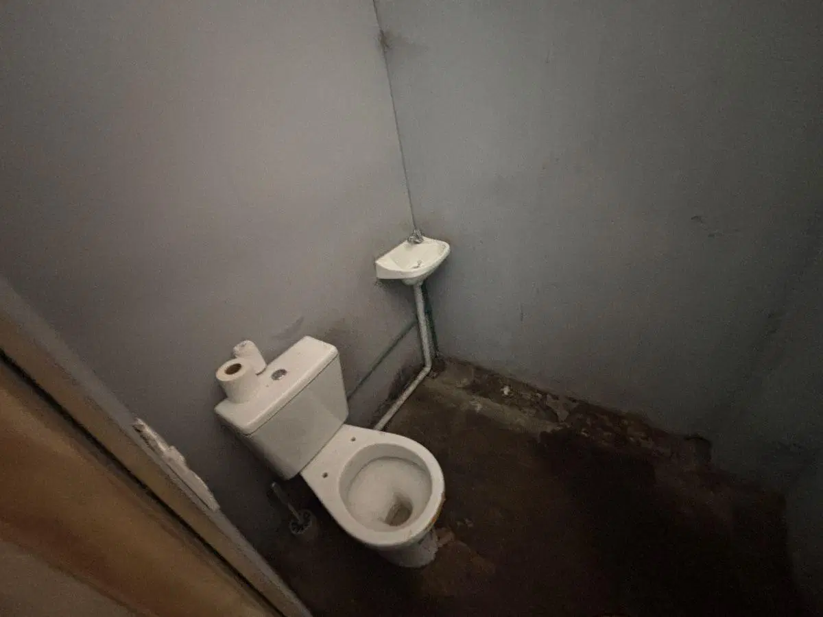 EXCELENTE DEPÓSITO/GALPON DE 3OO METROS 5