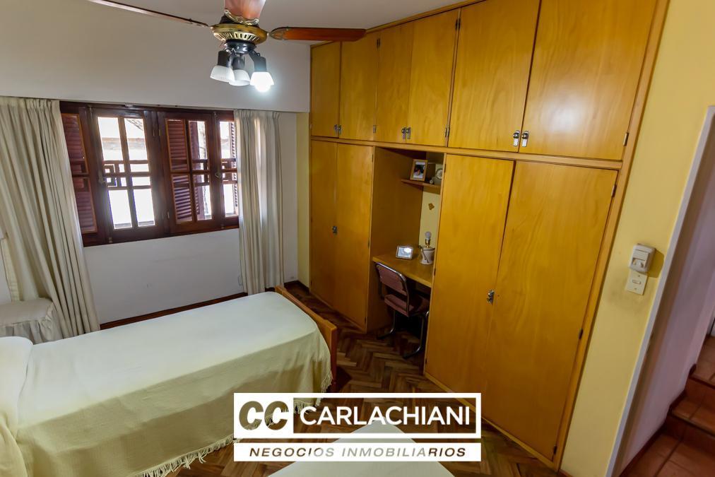 Casa en venta - Barrio Azcuénaga Rosario - 3 Plantas - Patio