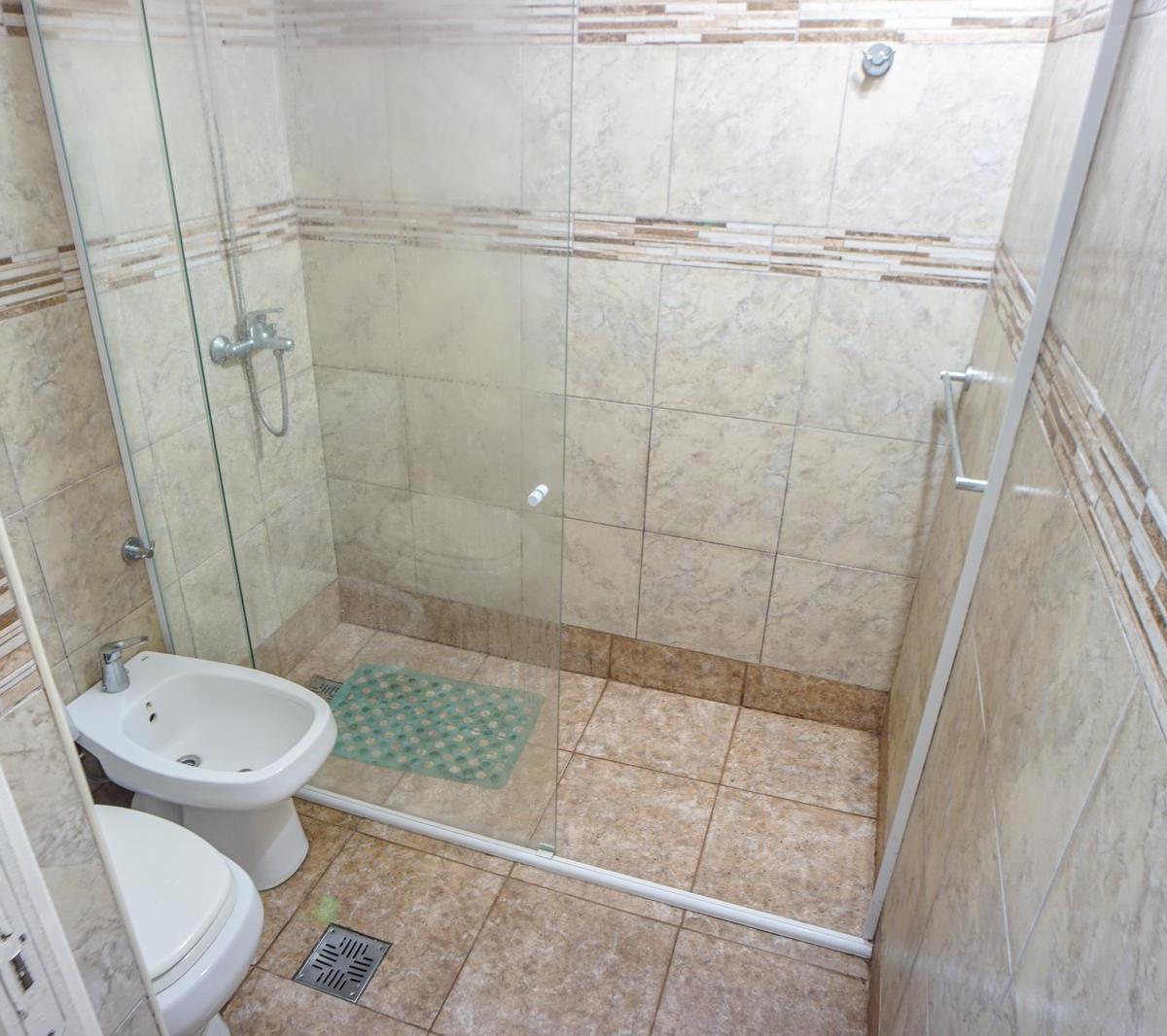 Venta Funes Casa 2 Dorm. Pileta Acceso Desde Autopista Excelente Orientación 5