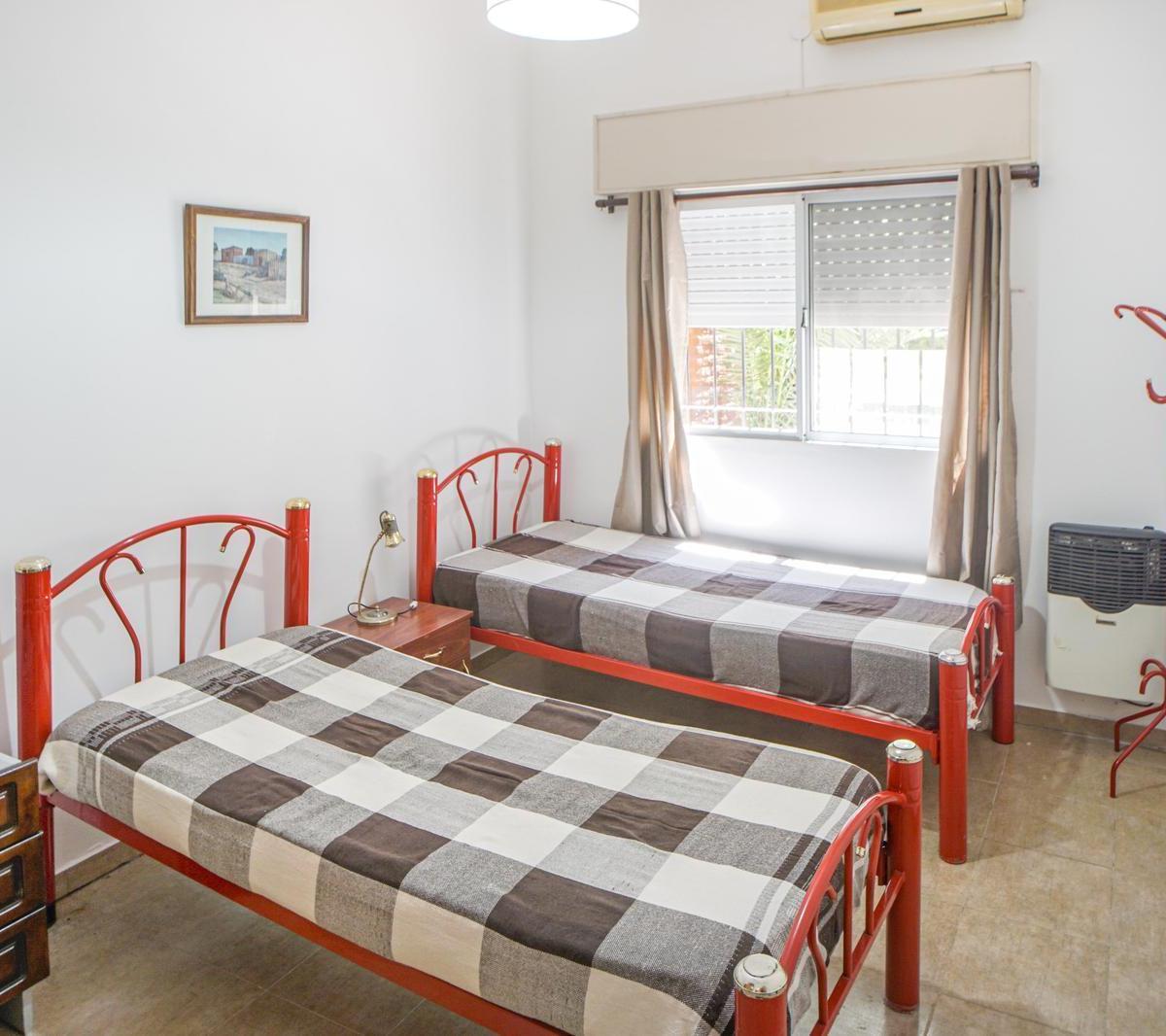 Venta Funes Casa 2 Dorm. Pileta Acceso Desde Autopista Excelente Orientación 4