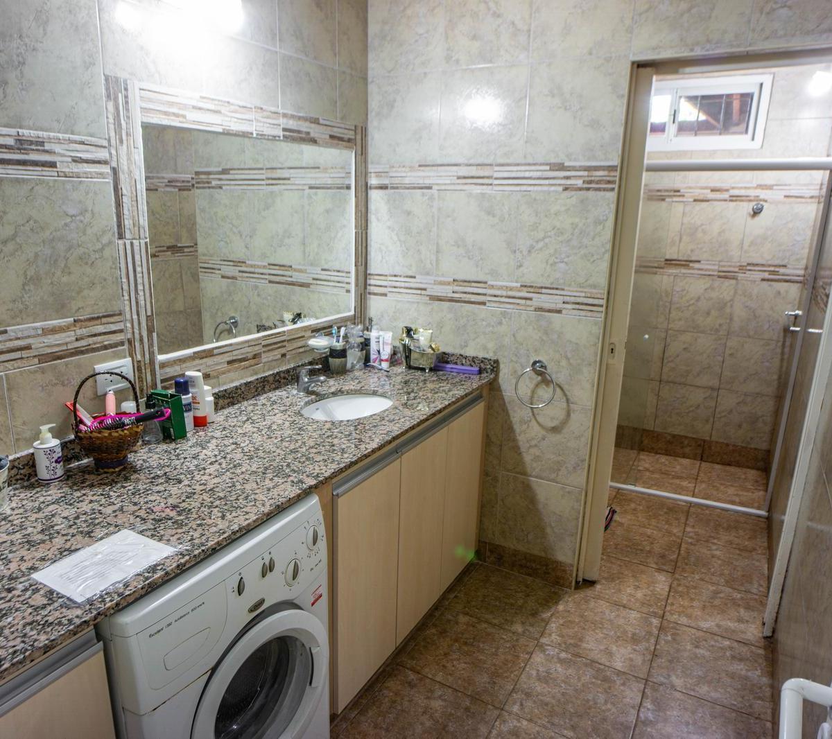 Venta Funes Casa 2 Dorm. Pileta Acceso Desde Autopista Excelente Orientación 3
