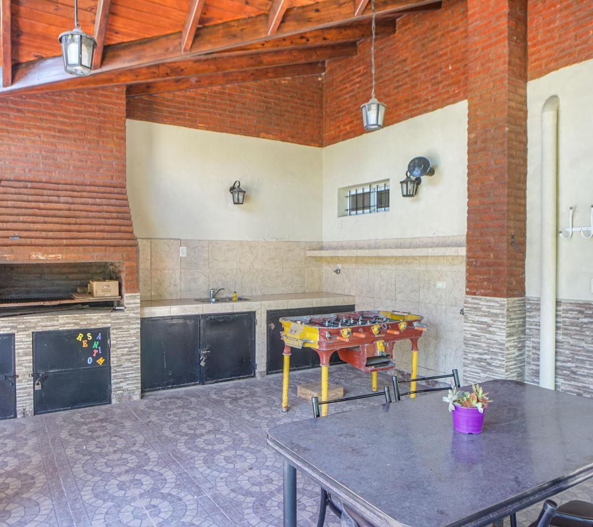 Venta Funes Casa 2 Dorm. Pileta Acceso Desde Autopista Excelente Orientación 1