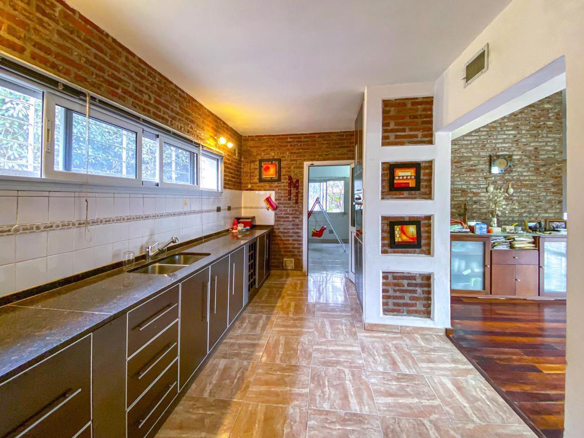 Casa en en Venta 3 Dorm. Pileta Parque Cocheras 1