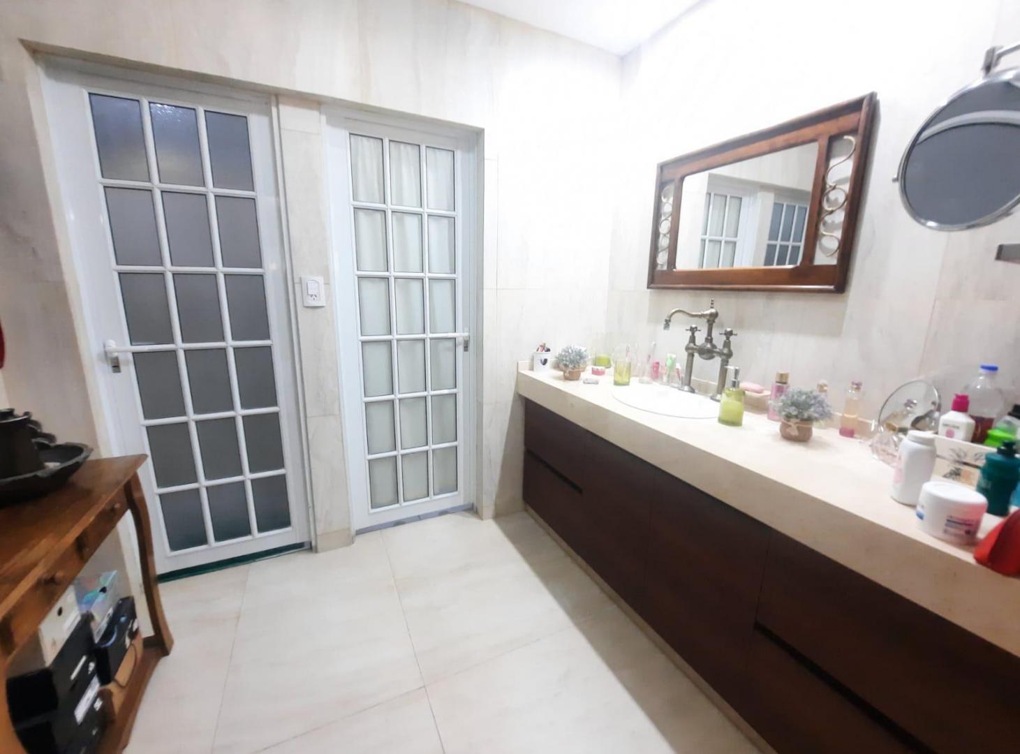 Foto de Casa en venta 2 dormitorios Funes - Hermoso parque, pileta, imagen 3