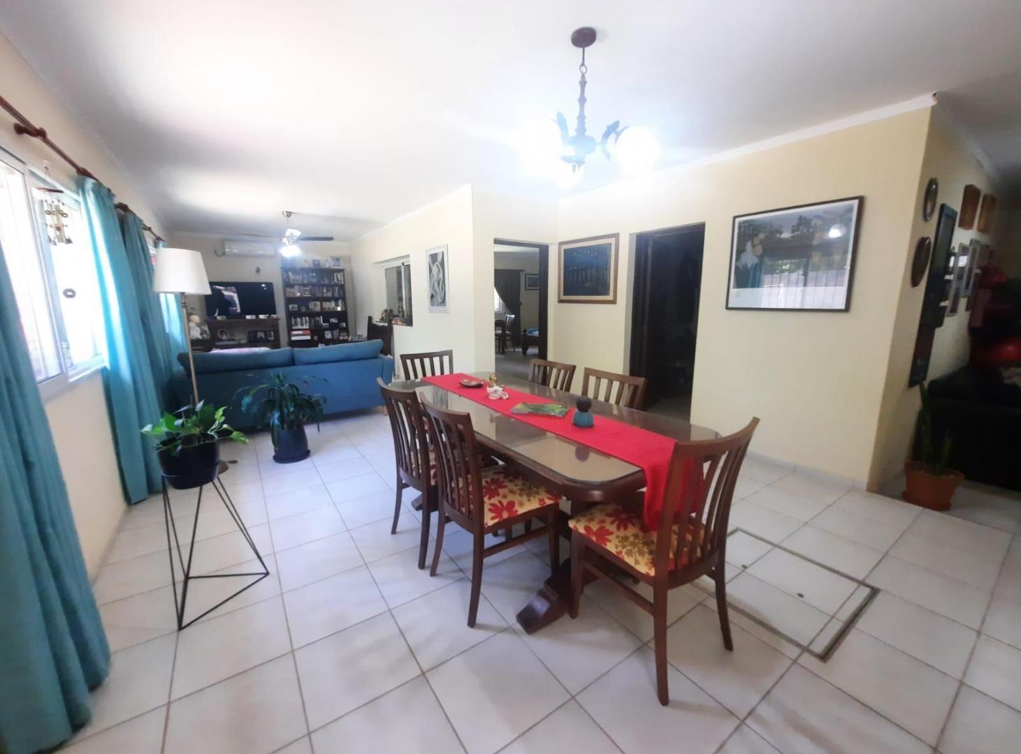 Foto de Casa en venta 2 dormitorios Funes - Hermoso parque, pileta, imagen 4