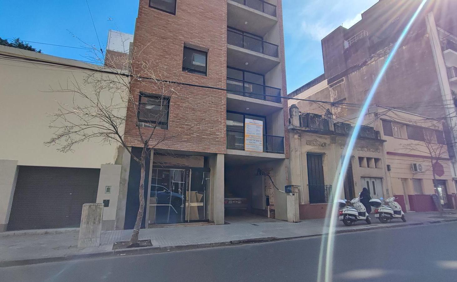 Departamento 2 dormitorios en venta- Rosario Centro - Cochera incluida