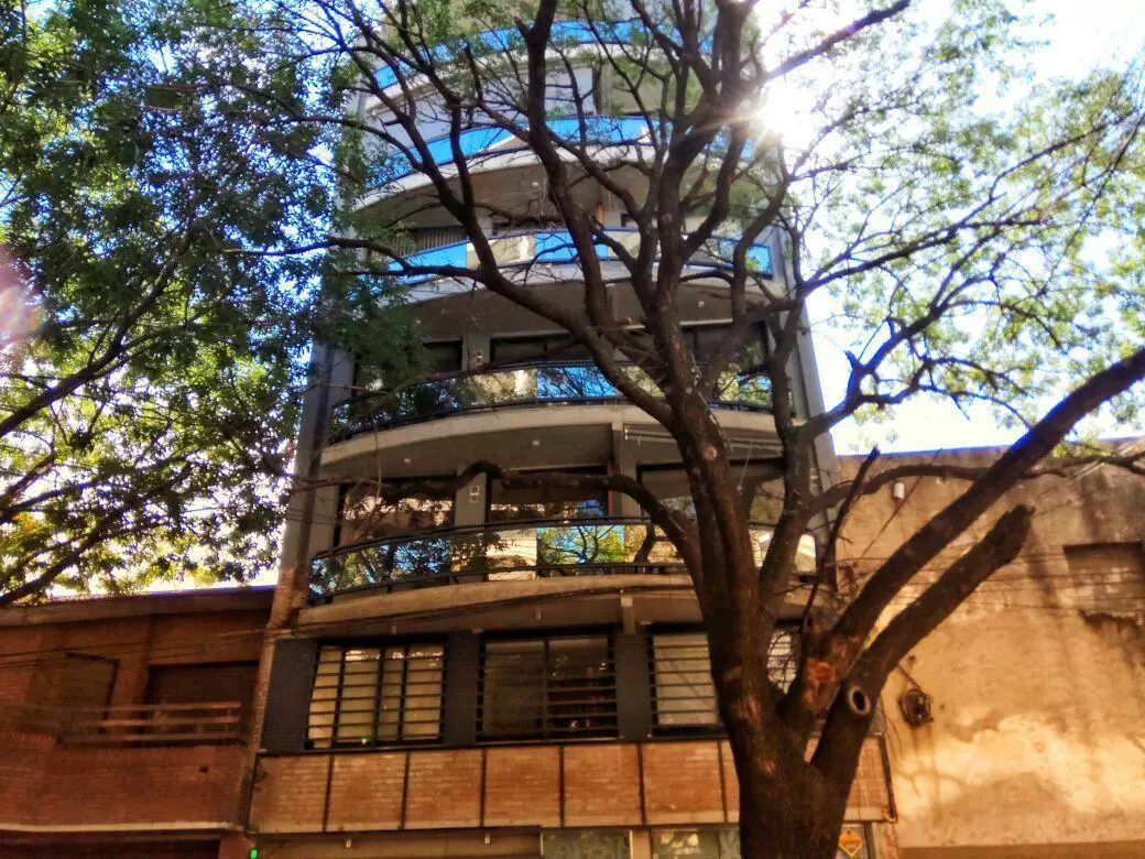 Monoambiente, próximo Pellegrini 4