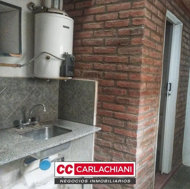 Local en Las Parejas 2