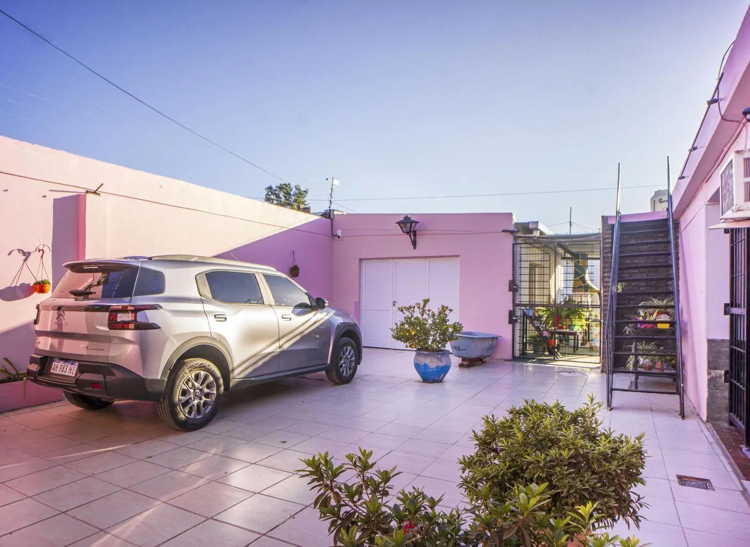 Venta Casa 4 Dormitorios Pileta Cocheras para varios autos en Capitan Bermudez 2