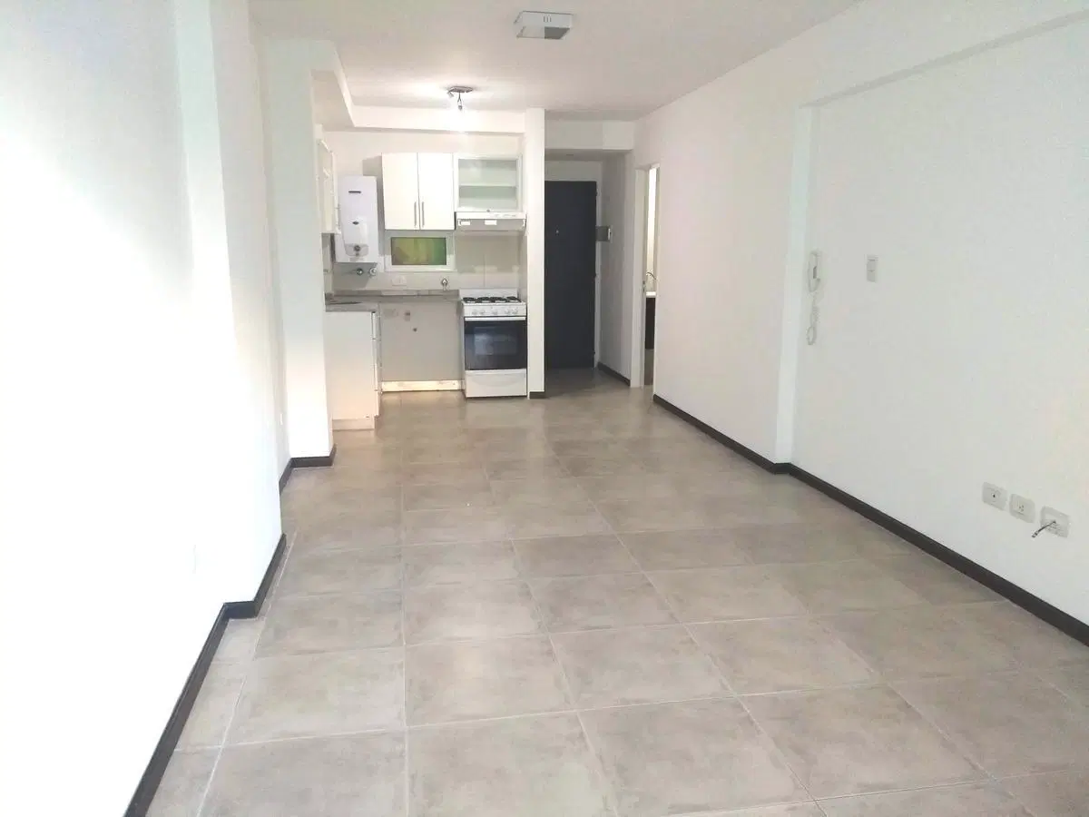 Monoambiente con patio 8