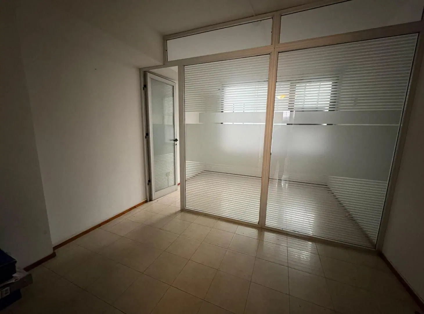 Oficina Comercial en Alquiler 4