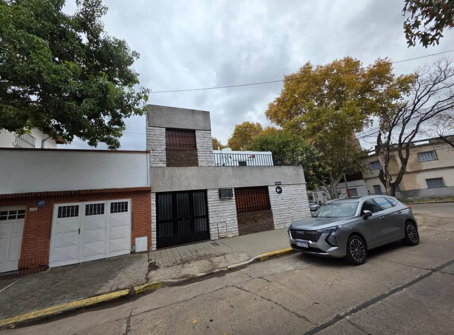 Casa de 3 dormitorios con cochera en ALQUILER 2