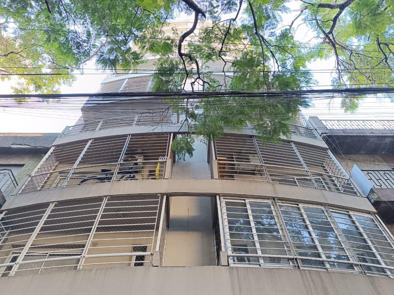 Venta semipiso 1 dormitorio Centro Balcón al Frente