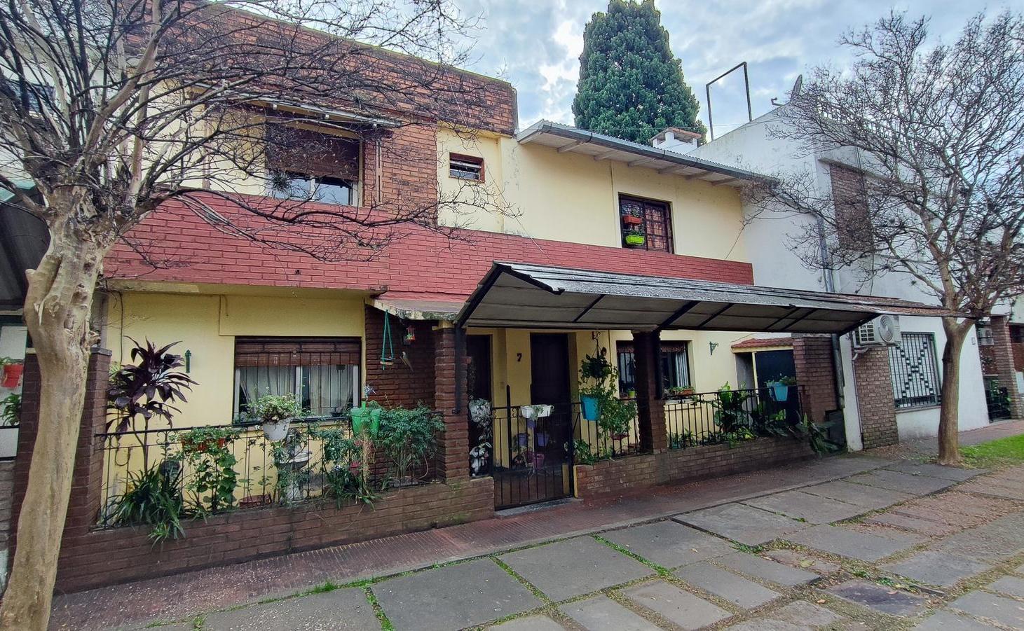 Casa en venta 3 dormitorios con lugar para vehículo - Alberdi Rosario