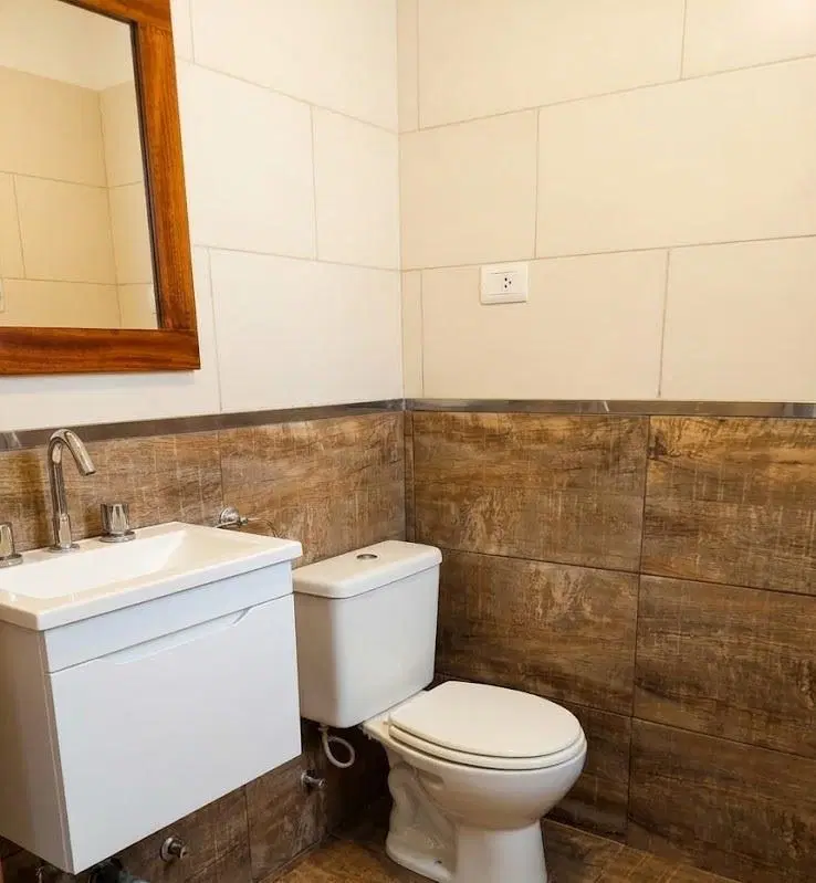 Casa de 2 dormitorios pileta excelente ubicación y calidad constructiva 1