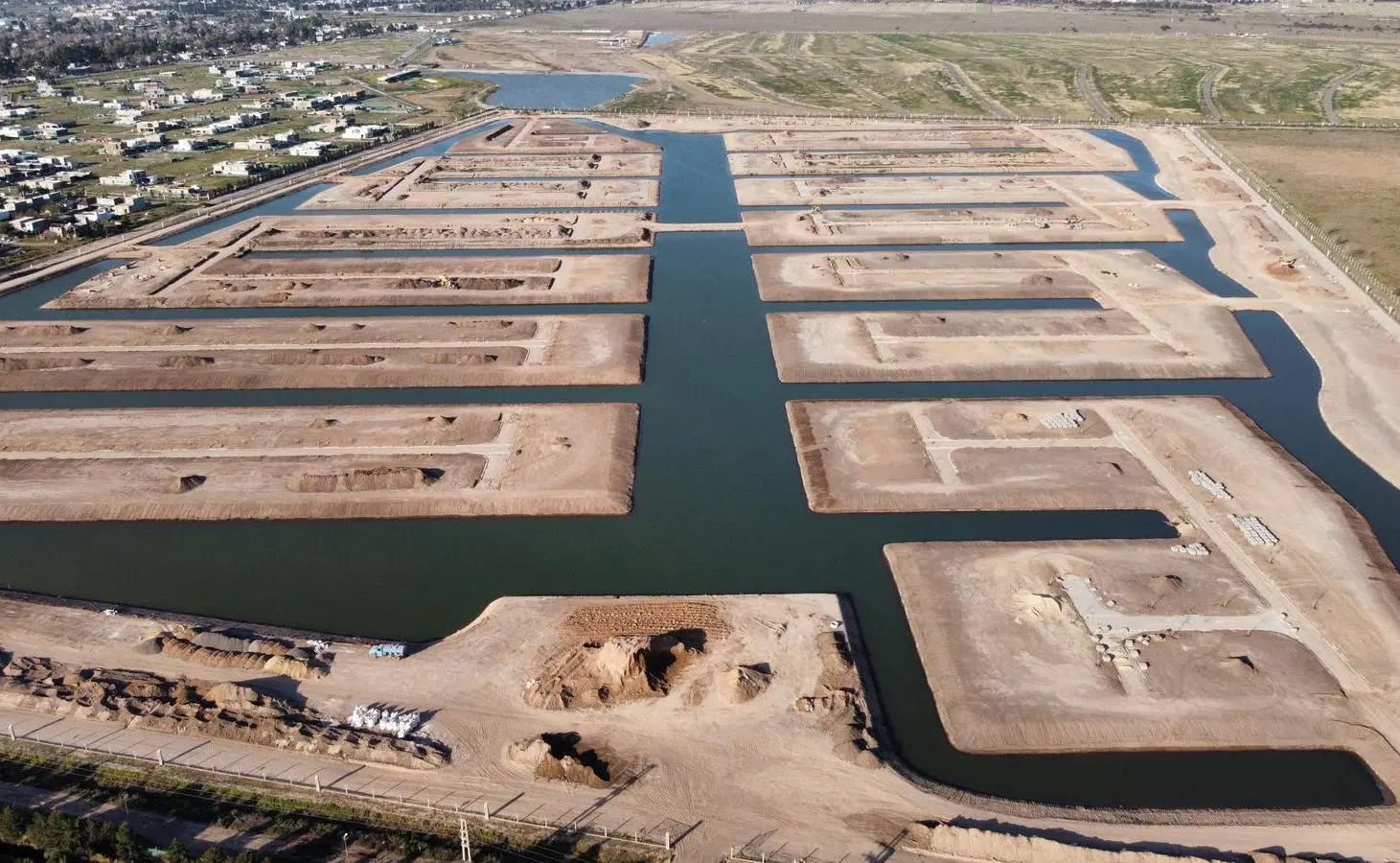 Venta terreno en Funes Lakes con excelente ubicación Orientación Norte 4