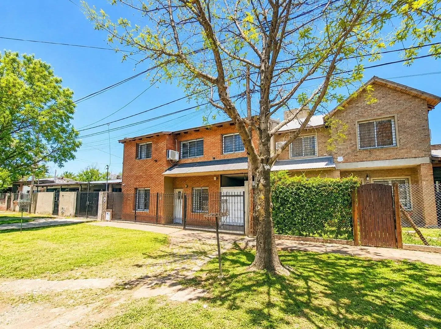 Venta casa 3 dormitorios 2 baños cochera pasante pileta quincho y parrilla 4