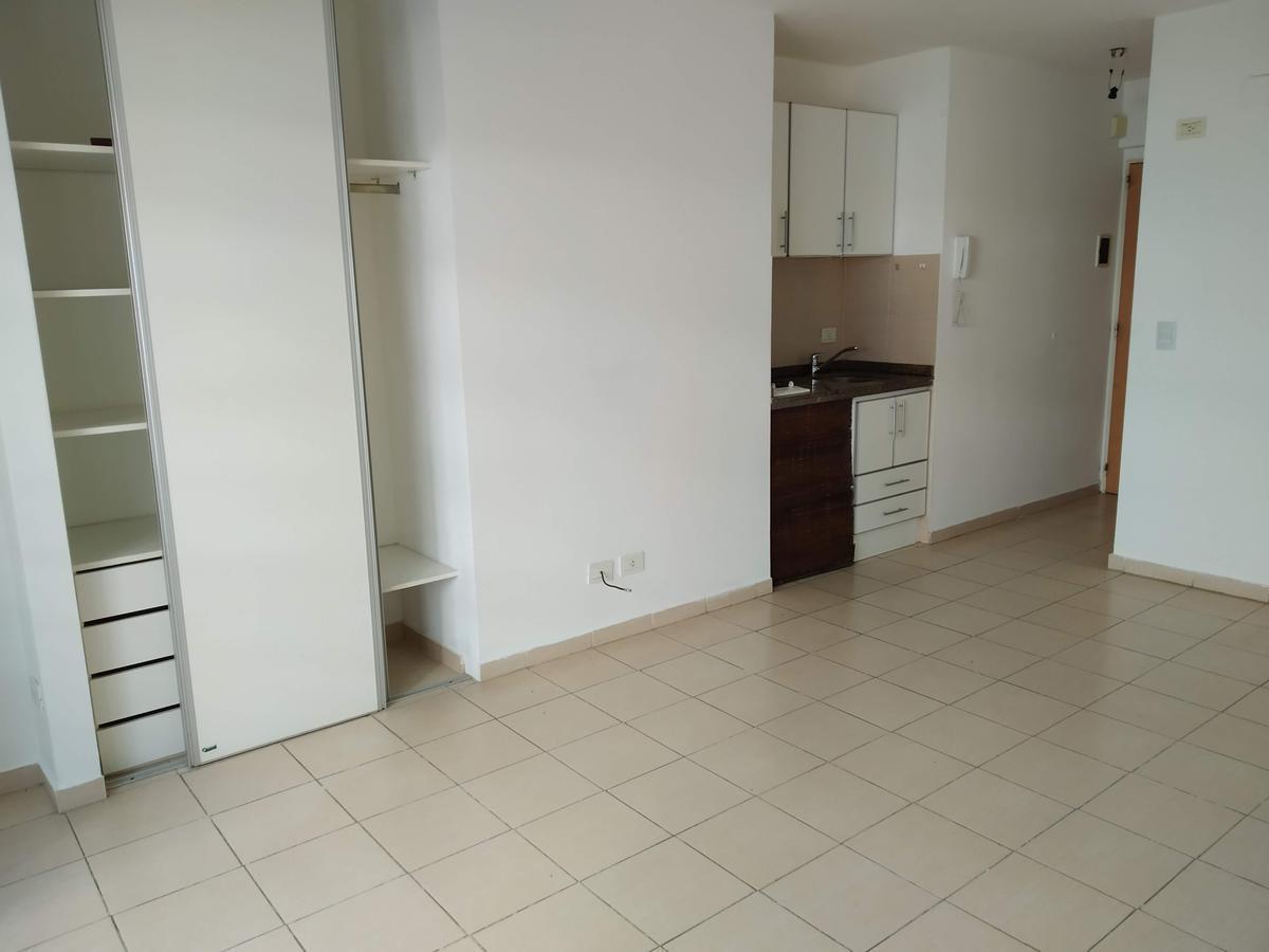 Foto de AMPLIO MONOAMBIENTE CENTRO En Alquiler, imagen 4